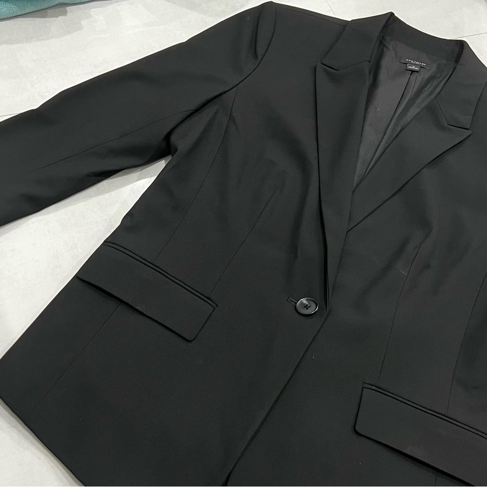 Ann Taylor Black Blazer 🖤